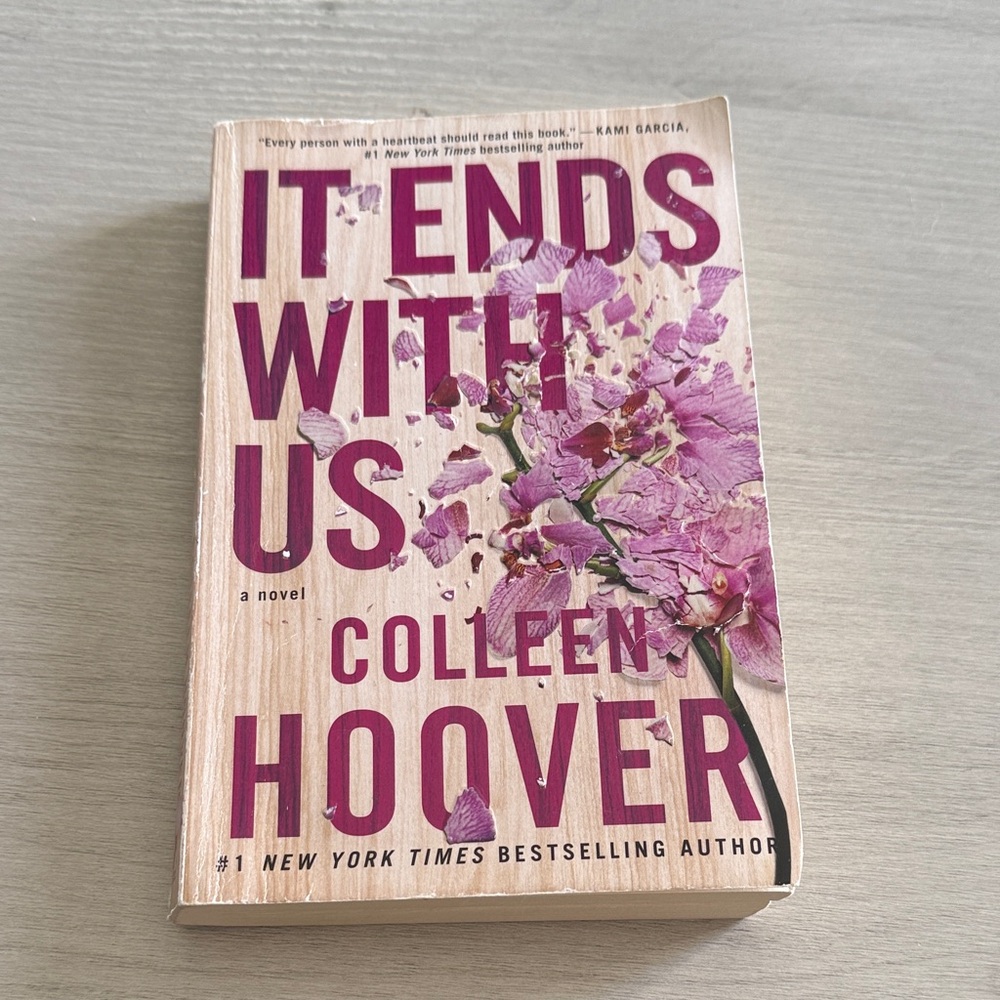 📚 3/$20 It Ends With Us - Colleen Hoover